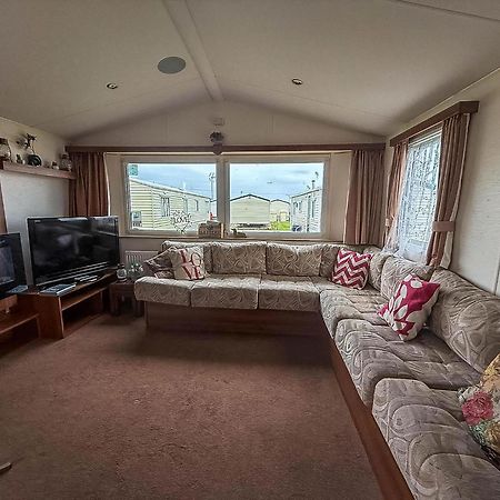 Great 8 Berth Caravan For Hire At St Osyth Beach In Essex Ref 28123Gc Clacton-on-Sea Esterno foto