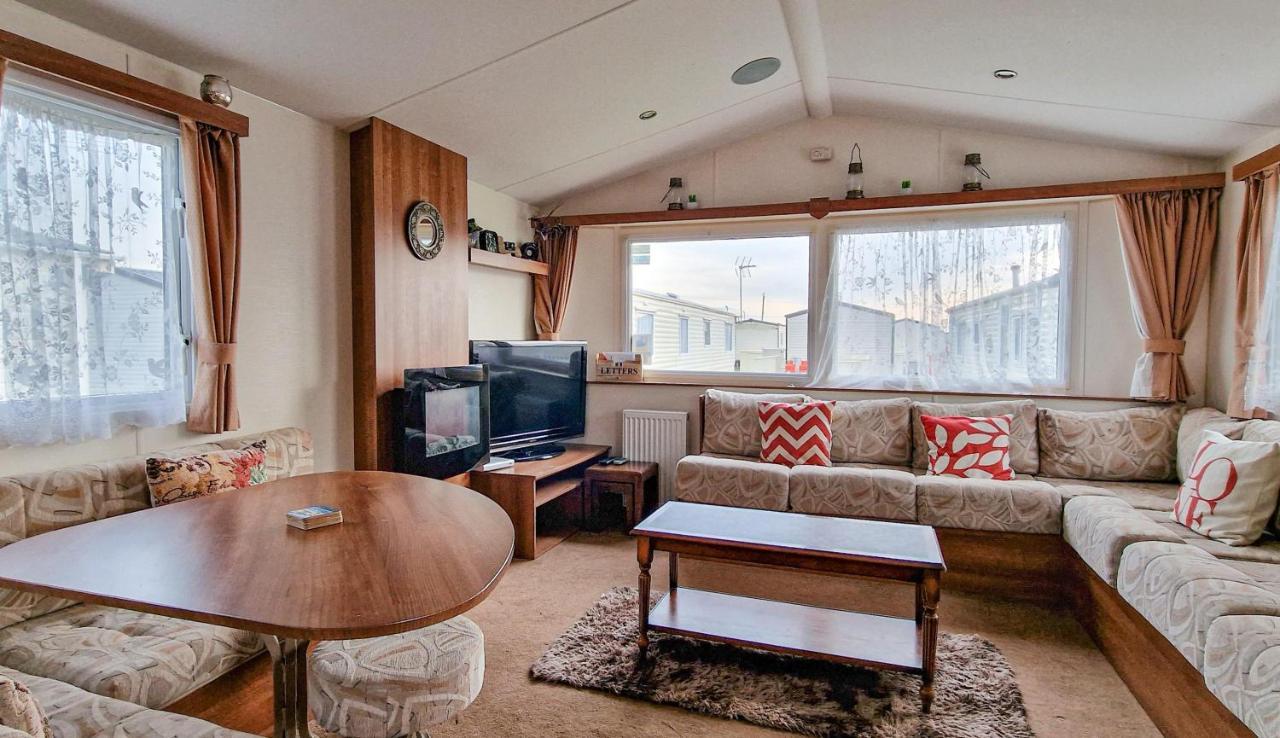 Great 8 Berth Caravan For Hire At St Osyth Beach In Essex Ref 28123Gc Clacton-on-Sea Esterno foto