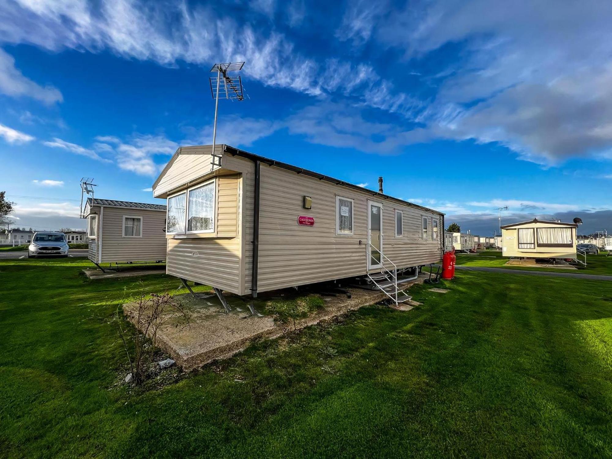 Great 8 Berth Caravan For Hire At St Osyth Beach In Essex Ref 28123Gc Clacton-on-Sea Esterno foto