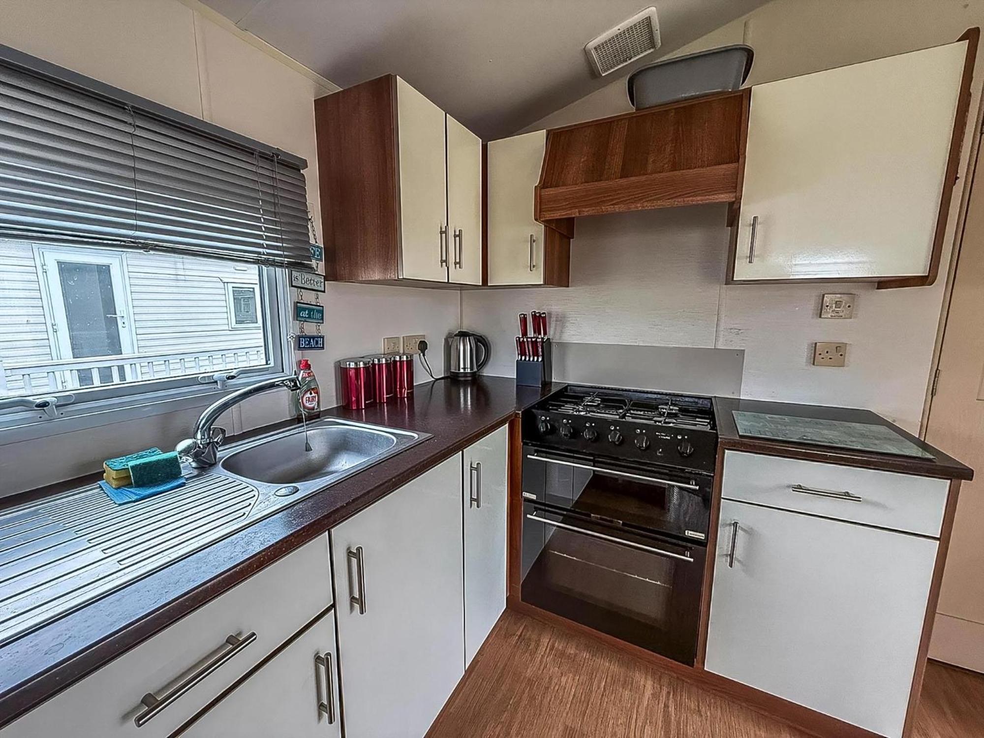Great 8 Berth Caravan For Hire At St Osyth Beach In Essex Ref 28123Gc Clacton-on-Sea Esterno foto